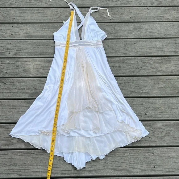 Bebe: Vintage Elegant White Plunge Criss-Cross Dress. Size Medium. - Picture 7 of 13